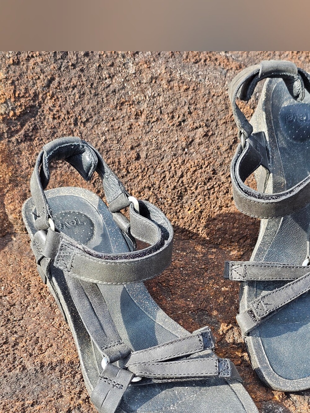 Teva Ysidro Universal Women’s Black Leather Strappy Wedge Heel Sandal Size 6